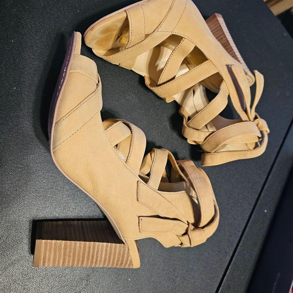 Vince Camuto Tan Strappy Block Heels - Picture 3 of 5